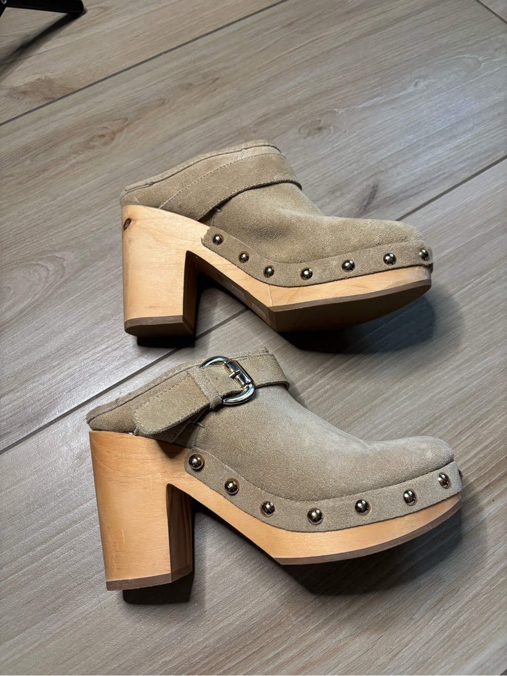 NWOT Steve Madden  Hilde Tan Suede Leather Studded Clogs - Picture 3 of 11